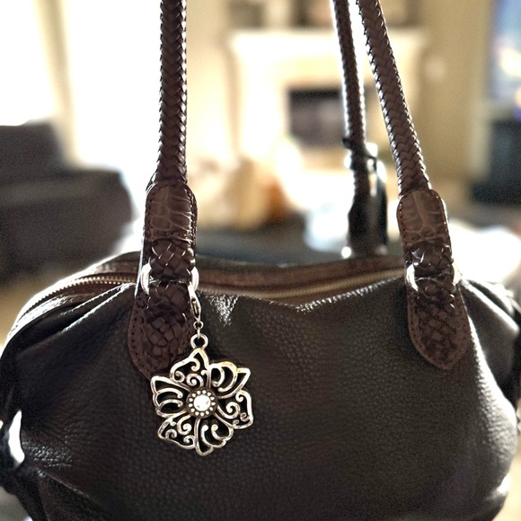 EUC Elegant Brown Leather Handbag no rips or stains. Great size. - Picture 14 of 14